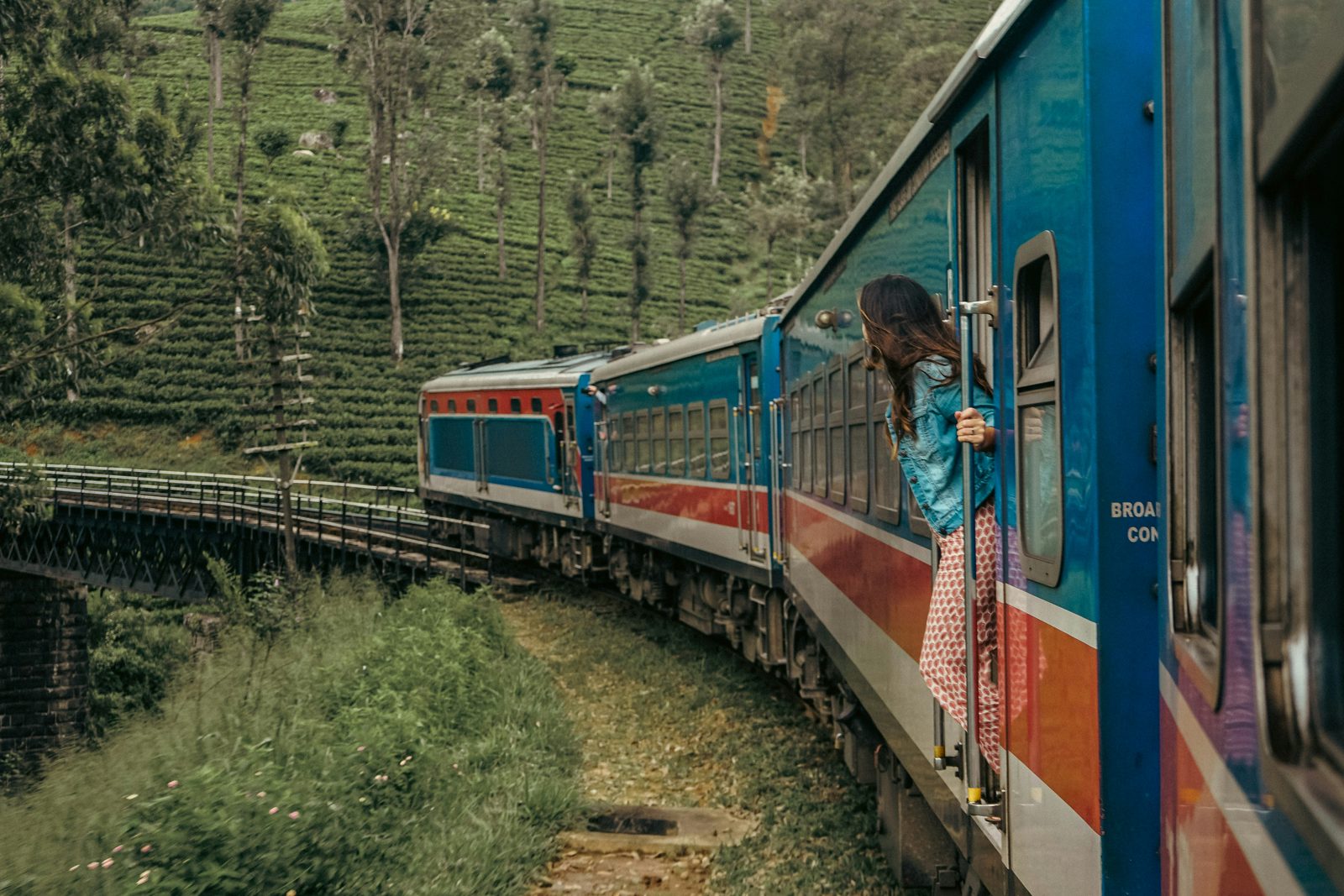 Scenic train journey through Sri Lanka's tea country